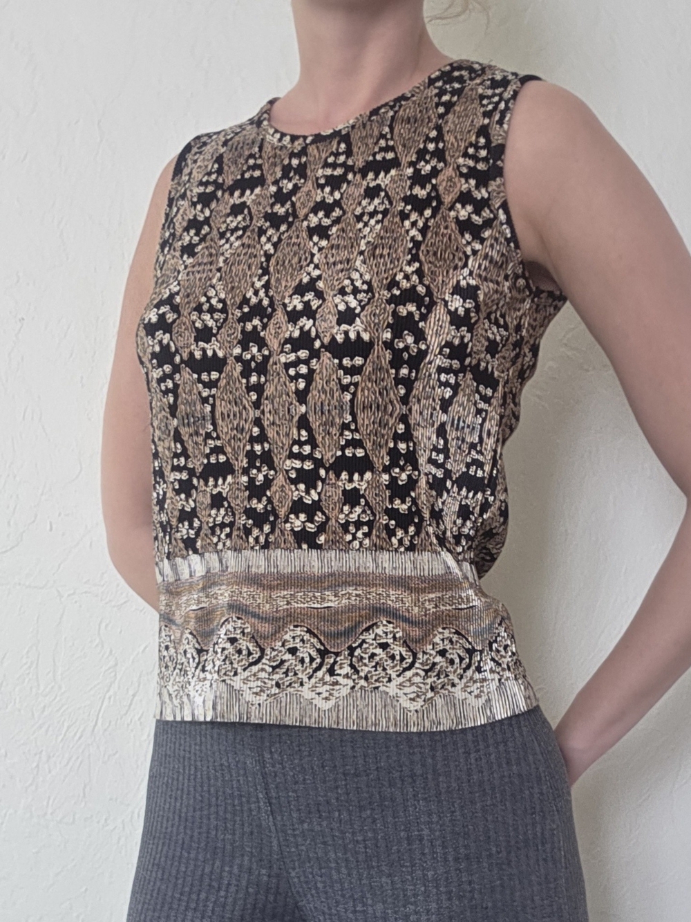 Vintage Plissé micro pleated sleeveless top size m Black and Tan